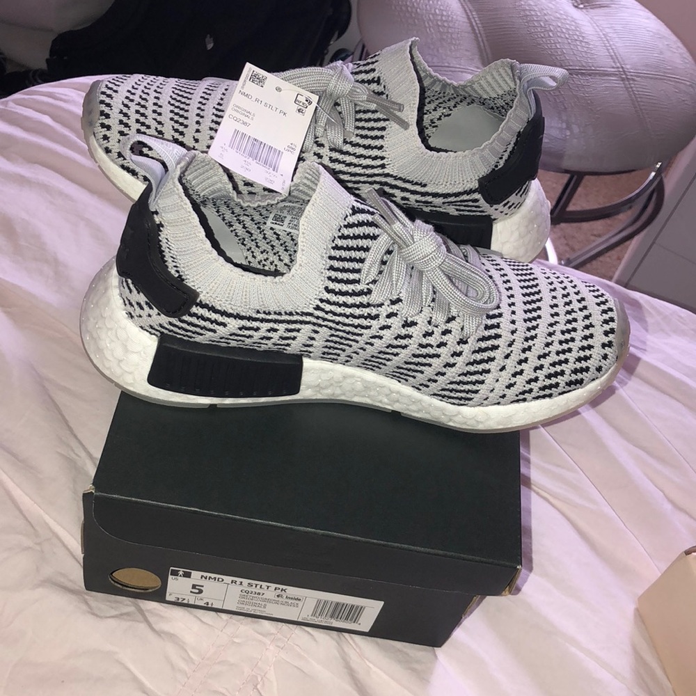 BRAND NEW NMD R1 STLT!